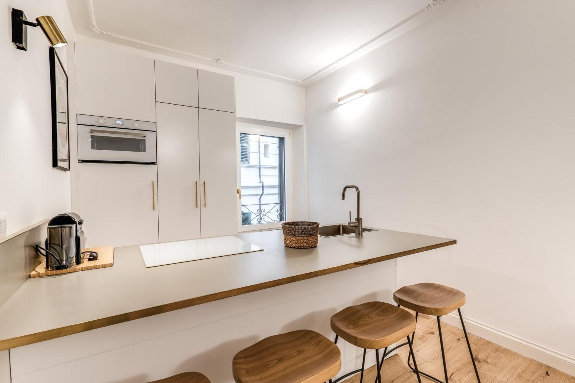 Silent 2 Bdrm Heart Of Trastevere Apartment *