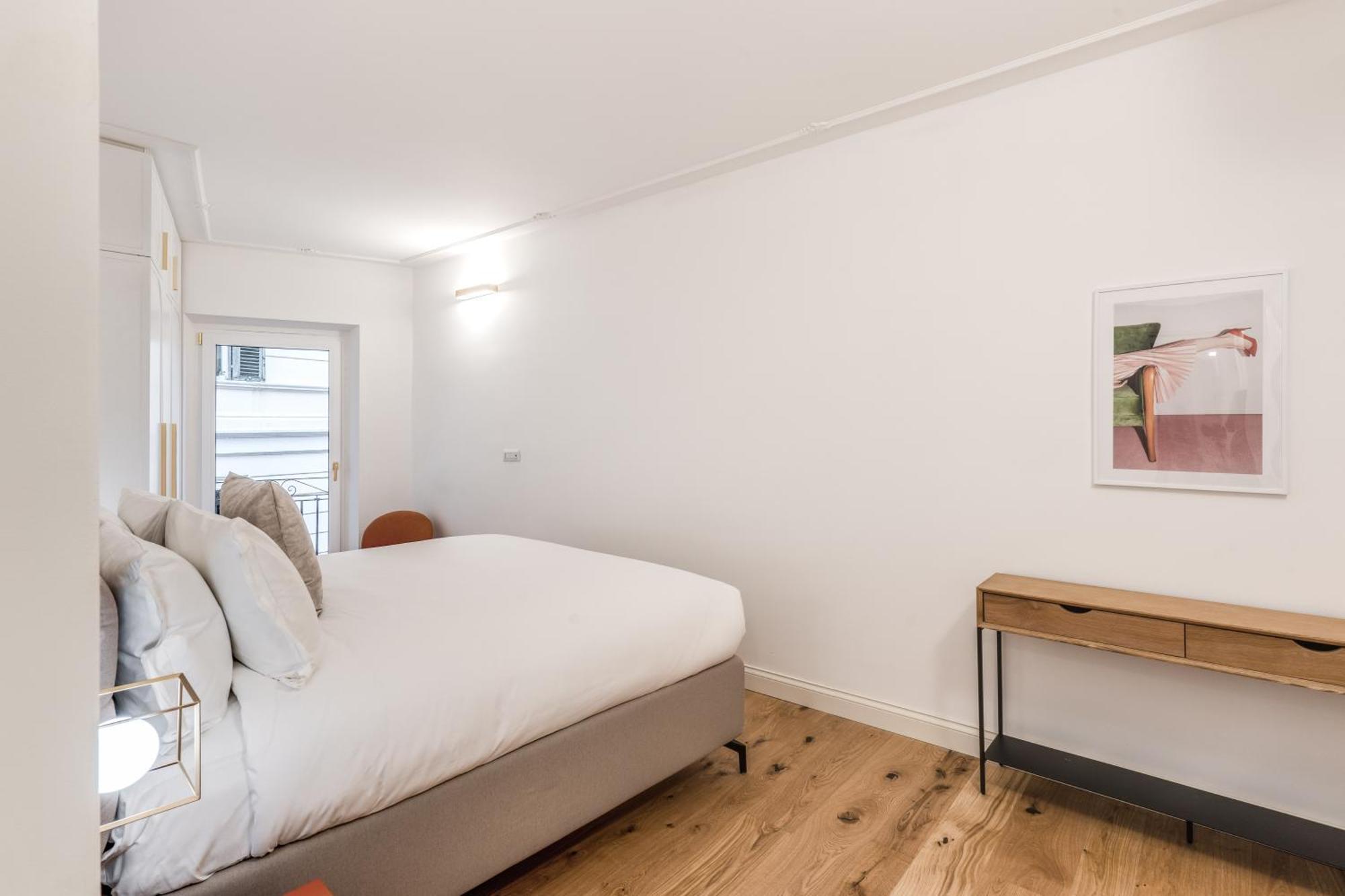 Silent 2 Bdrm Heart Of Trastevere Apartment