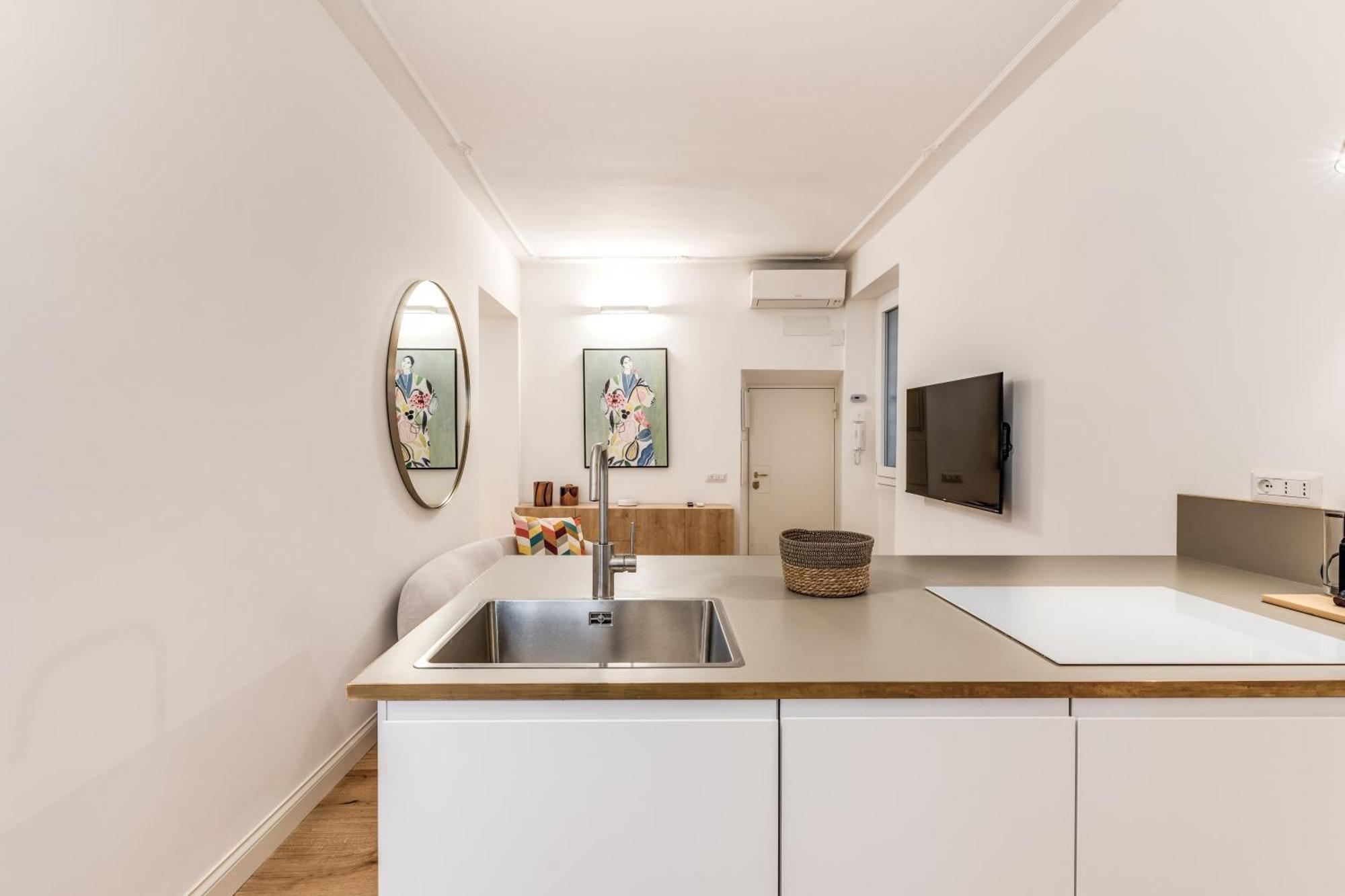 Silent 2 Bdrm Heart Of Trastevere Apartment *